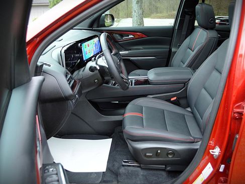 Used 2024 Chevrolet Traverse RS AWD/4WD image 13