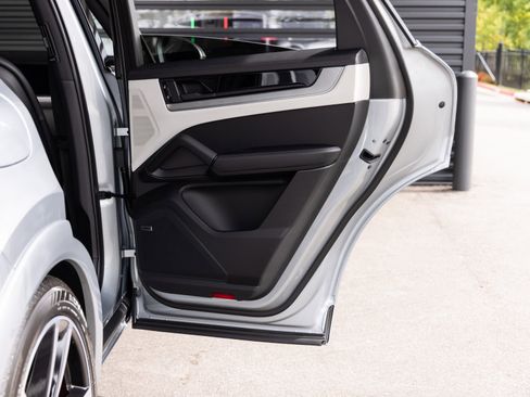 New 2026 Porsche Cayenne S image 30