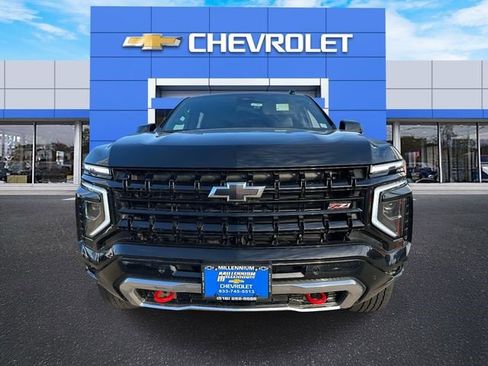 Certified 2025 Chevrolet Suburban Z71 image 2