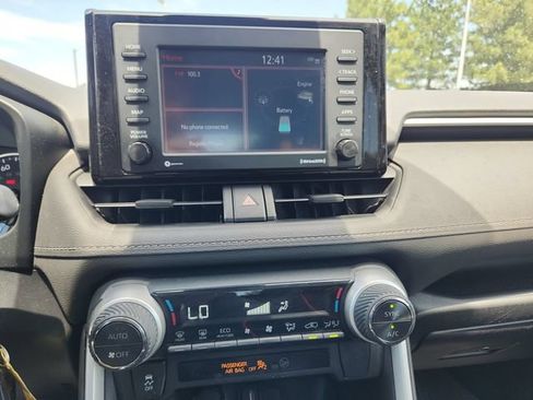 Used 2022 Toyota RAV4 LE AWD/4WD image 12