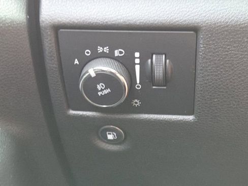Used 2017 Jeep Grand Cherokee Altitude AWD/4WD image 9