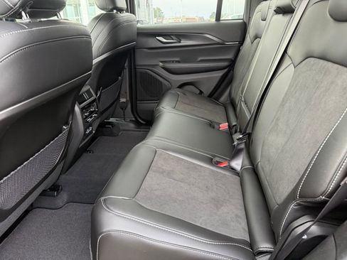 New 2025 Jeep Grand Cherokee Altitude image 25