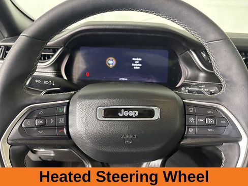 Used 2023 Jeep Grand Cherokee Laredo AWD/4WD image 13