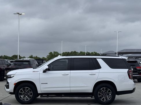 Used 2023 Chevrolet Tahoe Z71 w/ Luxury Package AWD/4WD image 3