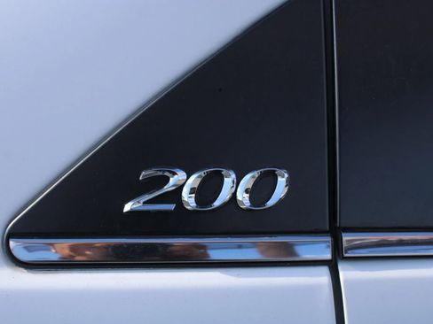 Used 2012 Chrysler 200 Touring w/ Sun/Sound Group image 7