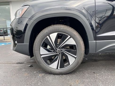 New 2025 Volkswagen Taos SE image 17