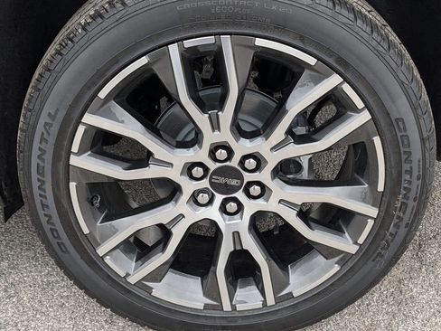 New 2026 GMC Acadia Denali Ultimate w/ LPO, Floor Liner Package AWD/4WD image 9