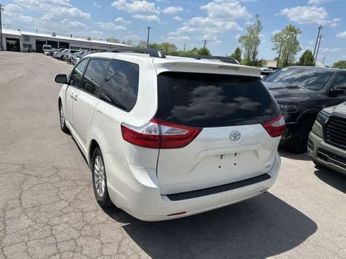 Used 2017 Toyota Sienna XLE FWD image 14