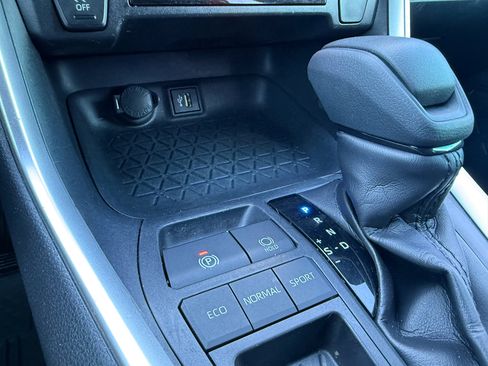 Used 2023 Toyota RAV4 LE image 28