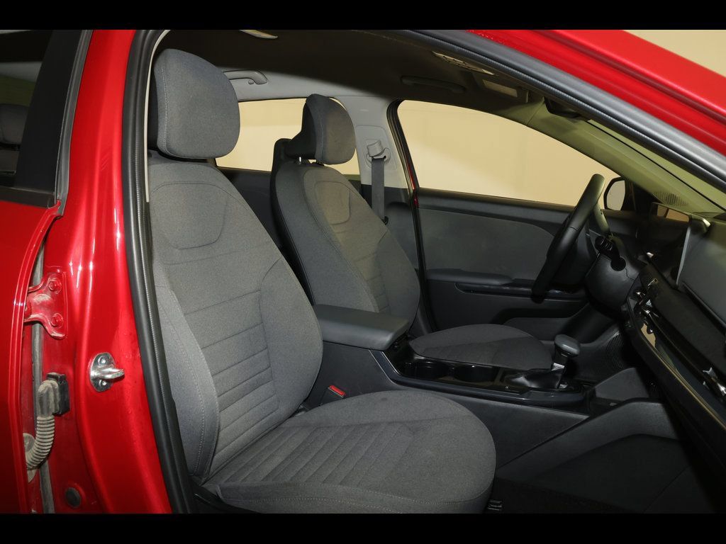 Used 2025 Kia K4 EX FWD image 29