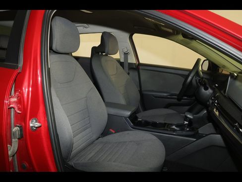 Used 2025 Kia K4 EX FWD image 29