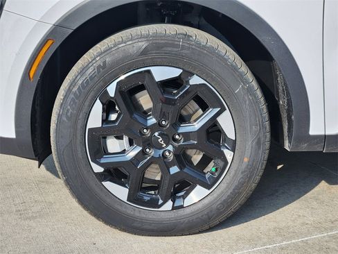 New 2025 Kia Sorento S image 7