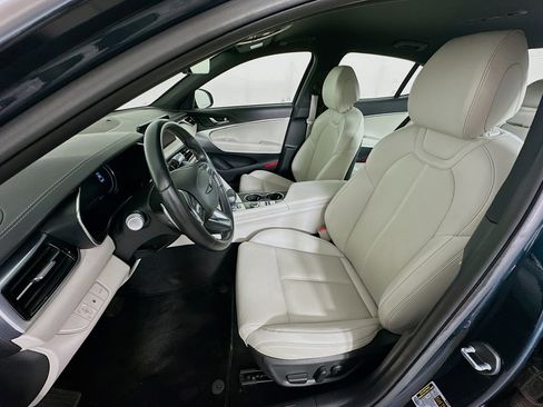 Used 2025 Genesis G70 2.5T RWD image 13
