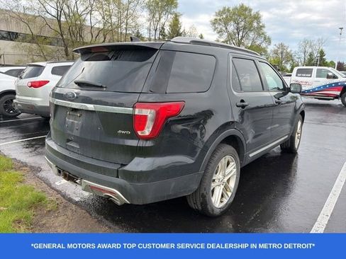 Used 2017 Ford Explorer XLT w/ Equipment Group 202A AWD/4WD image 3