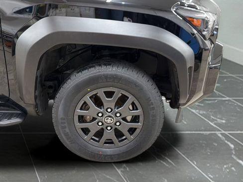 Used 2025 Toyota 4Runner SR5 AWD/4WD image 14