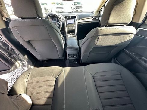 Used 2020 Ford Fusion SE image 25
