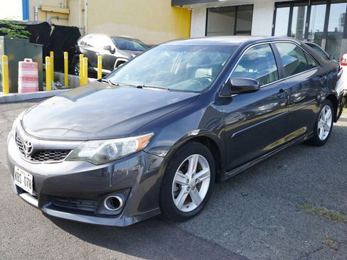 Used 2014 Toyota Camry SE FWD image 5