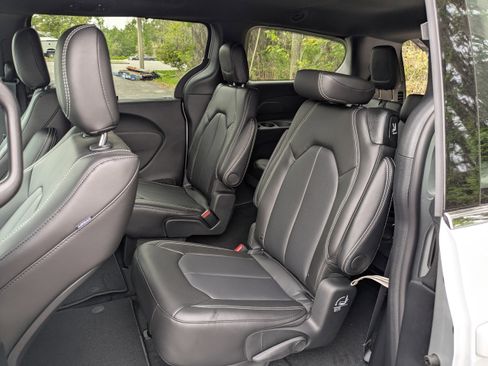 New 2026 Chrysler Voyager LX FWD image 13