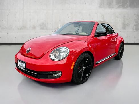 Used 2013 Volkswagen Beetle 2.0T image 3