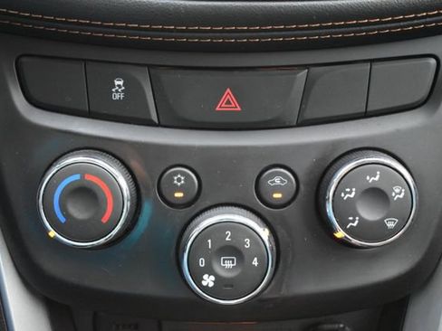Used 2019 Chevrolet Trax LT w/ LT Convenience Package AWD/4WD image 28