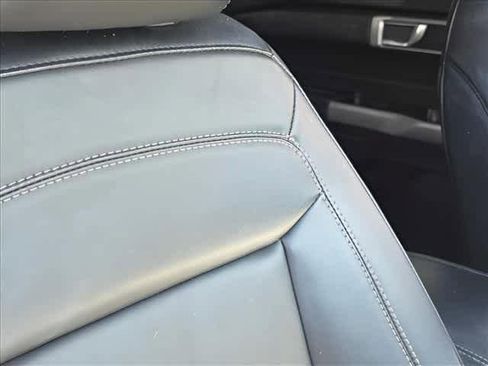 Used 2022 Ford Explorer XLT w/ Equipment Group 202A AWD/4WD image 29