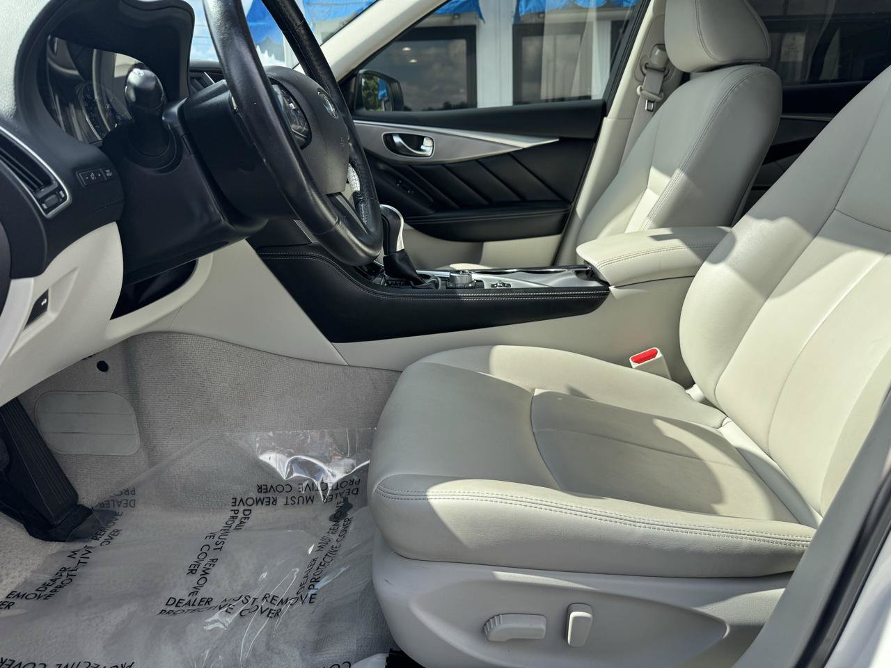 Used 2015 INFINITI Q50 w/ Moonroof Package RWD image 9