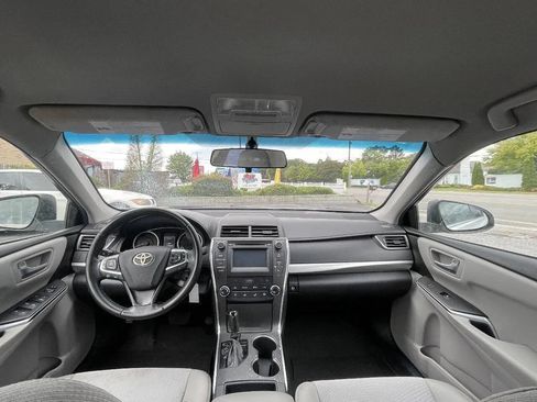 Used 2017 Toyota Camry SE FWD image 27