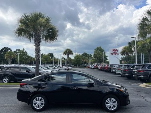 Used 2025 Nissan Versa S FWD image 11