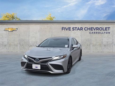 Used 2022 Toyota Camry XSE image 3