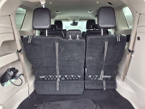 Used 2024 Chrysler Pacifica Touring-L image 22