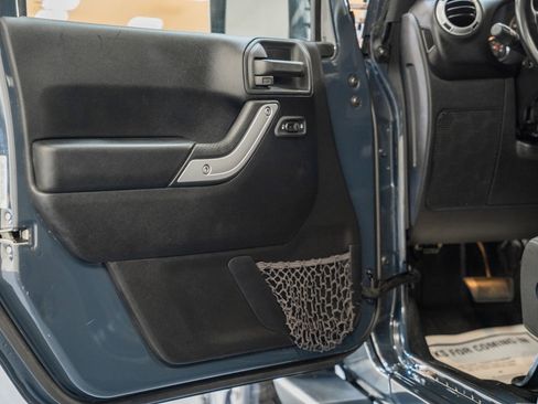 Used 2017 Jeep Wrangler Unlimited Sahara w/ Connectivity Group image 40