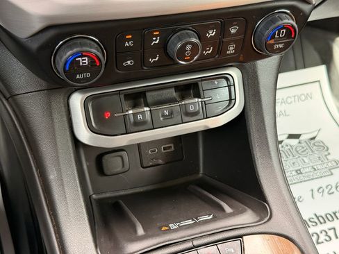 Used 2023 GMC Acadia SLE w/ Driver Convenience Package FWD image 18