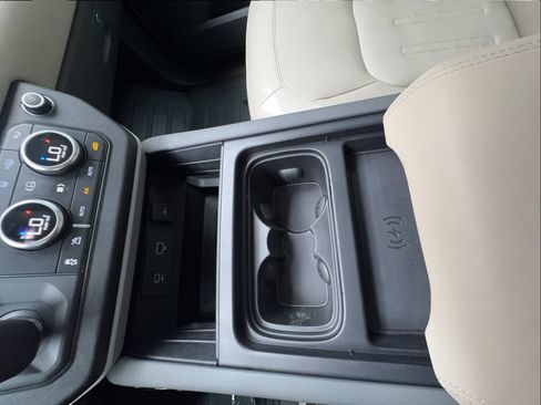 Used 2022 Land Rover Defender 110 S AWD/4WD image 46