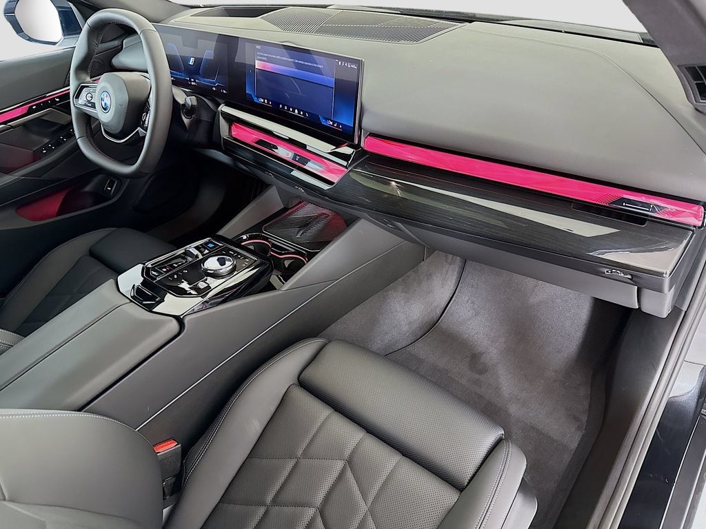 Used 2025 BMW i5 eDrive40i w/ Premium Package RWD image 17