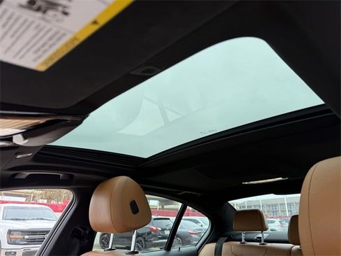 Used 2021 BMW 530i 530i w/ M Sport Package image 24