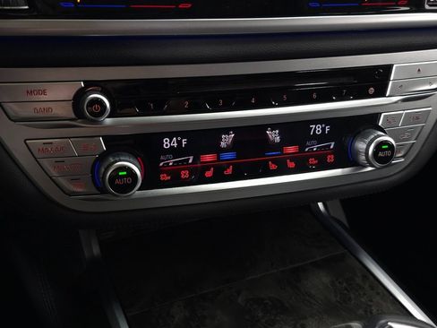 Used 2020 BMW 745e xDrive image 36