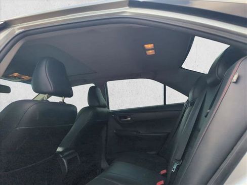 Used 2017 Toyota Camry SE image 12