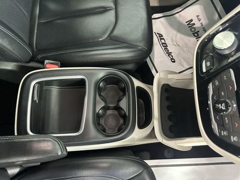 Used 2022 Chrysler Pacifica Touring-L FWD image 26