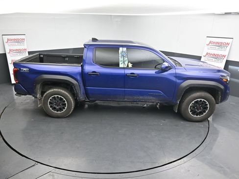 Used 2024 Toyota Tacoma TRD Off-Road image 17