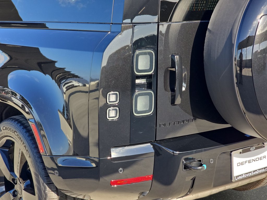 New 2026 Land Rover Defender 90 V8 AWD/4WD image 35