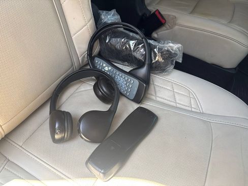 Used 2016 Ford Explorer Platinum AWD/4WD image 38