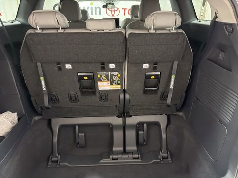 Used 2026 Toyota Sienna XLE image 17