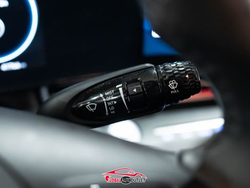 Used 2025 Hyundai Elantra SEL image 24