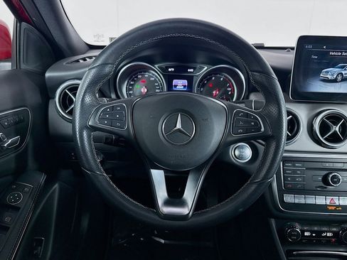 Used 2018 Mercedes-Benz GLA 250 4MATIC image 4