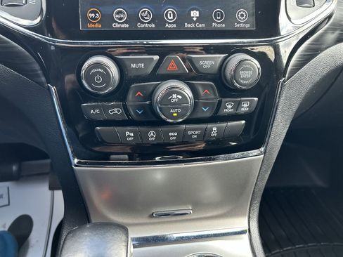 Used 2020 Jeep Grand Cherokee Altitude image 27