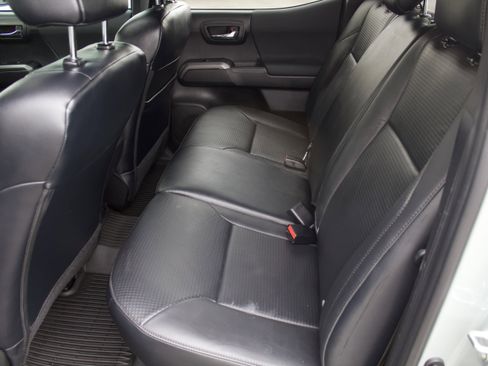 Used 2023 Toyota Tacoma TRD Off-Road w/ TRD Premium Off Road Package image 27