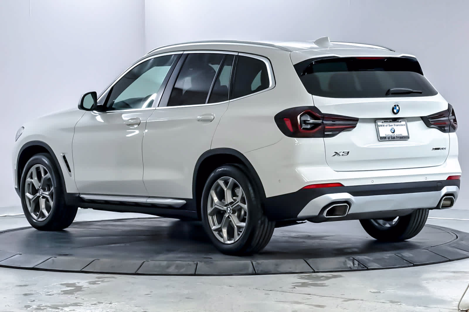 Used 2024 BMW X3 xDrive30i w/ Premium Package AWD/4WD image 6