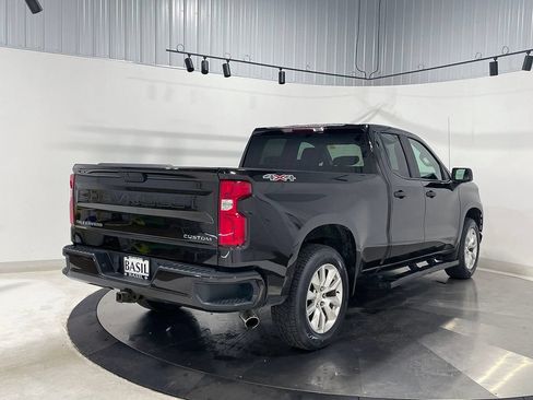 Used 2019 Chevrolet Silverado 1500 Custom w/ Custom Value Package AWD/4WD image 12