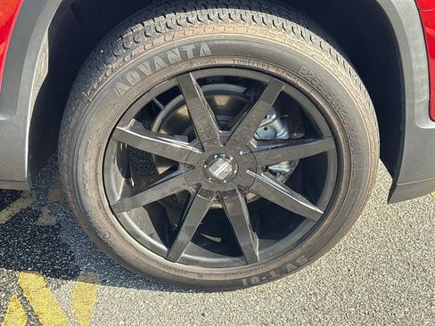 Used 2022 GMC Acadia SLE w/ Driver Convenience Package FWD image 34