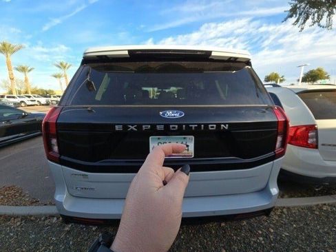 Used 2025 Ford Expedition Active image 9